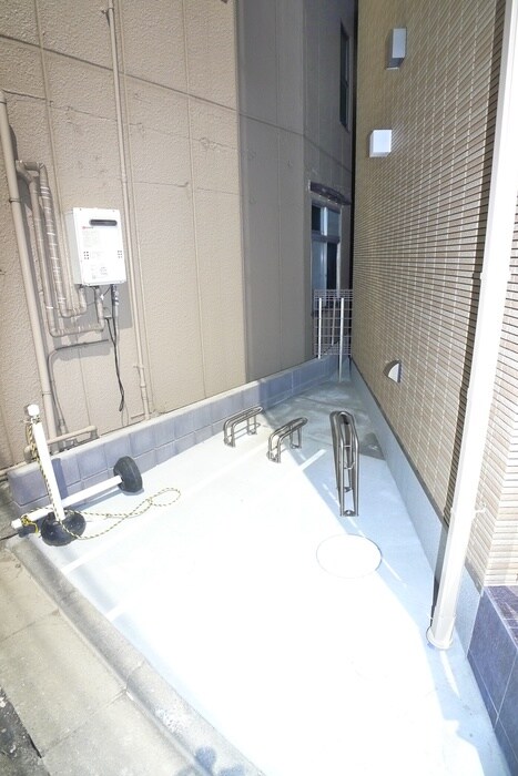 物件外観写真6　(駐輪場)