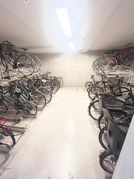物件外観写真6　(駐輪場)