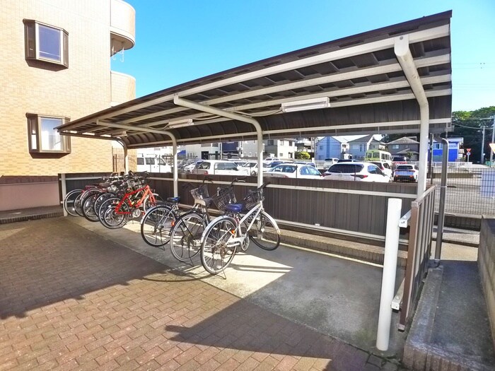 物件外観写真4　(駐輪場)