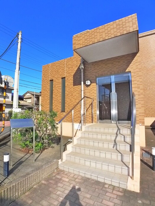 物件外観写真6　(エントランス部分)