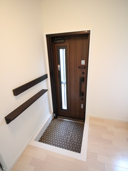 物件内観写真12　(玄関)