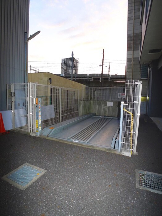 物件外観写真6　(駐車場)