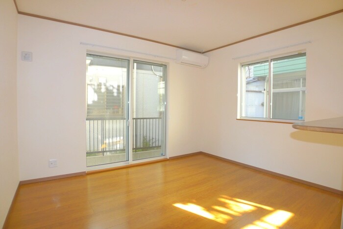 物件内観写真7　(室内からの展望)