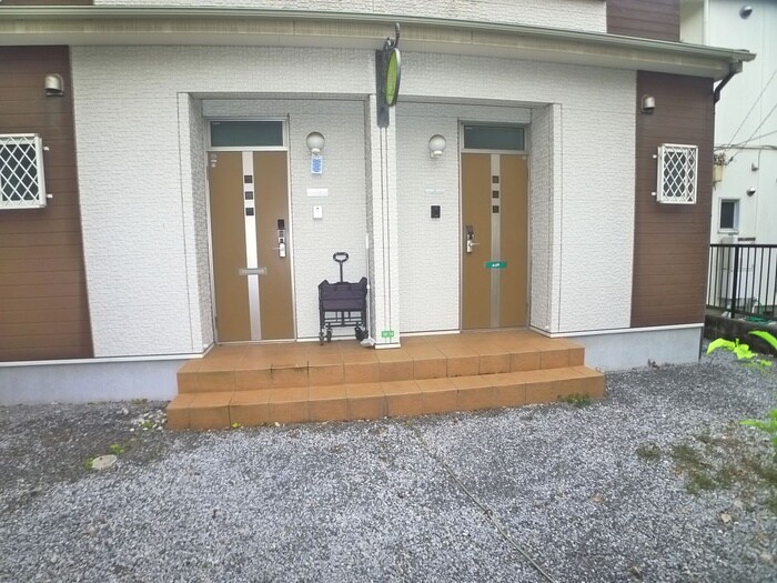 物件外観写真5　(エントランス部分)