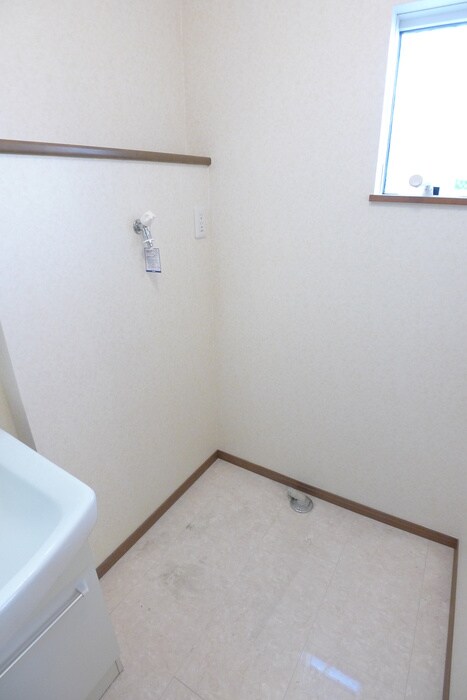 物件内観写真13　(洗濯機置場)