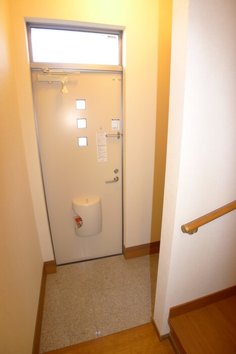 物件内観写真16　(玄関)