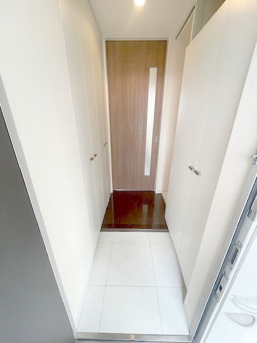 物件内観写真5　(玄関)