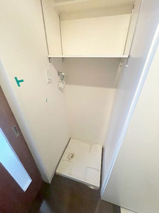物件内観写真12　(洗濯機置場)