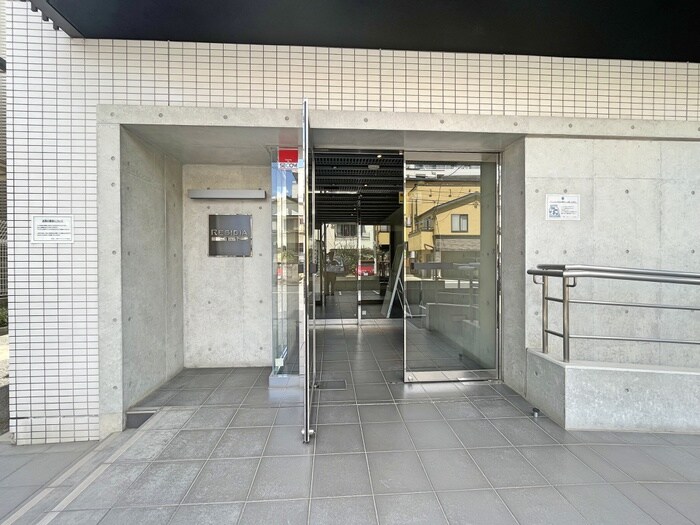 物件外観写真2　(エントランス部分)