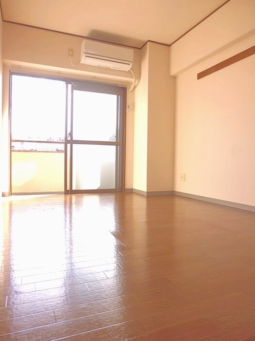 物件内観写真7　(室内からの展望)