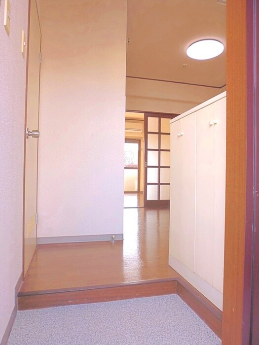 物件内観写真12　(玄関)