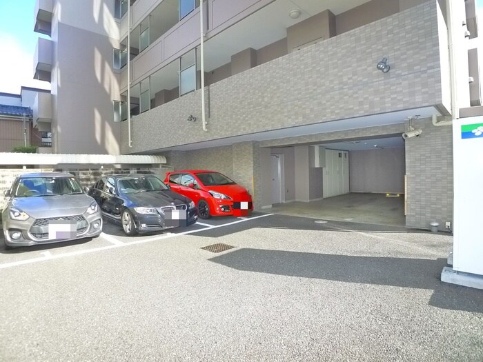 物件外観写真5　(駐車場)