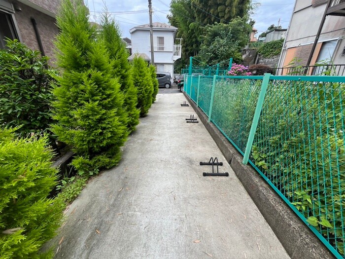 物件外観写真5　(駐輪場)