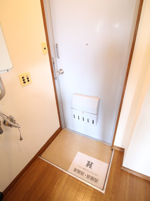 物件内観写真13　(玄関)