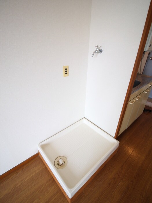 物件内観写真15　(洗濯機置場)