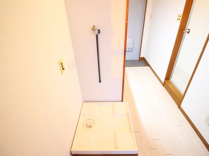 物件内観写真16　(洗濯機置場)