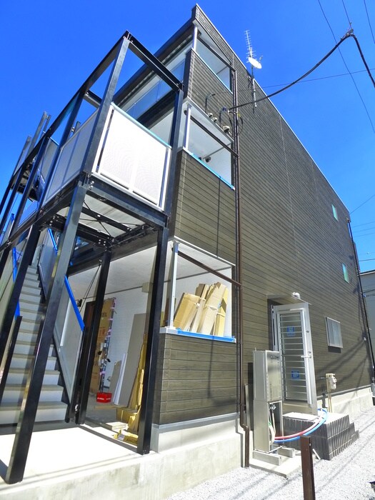 物件外観写真3　(エントランス部分)