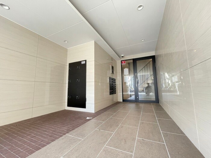 物件外観写真2　(エントランス部分)