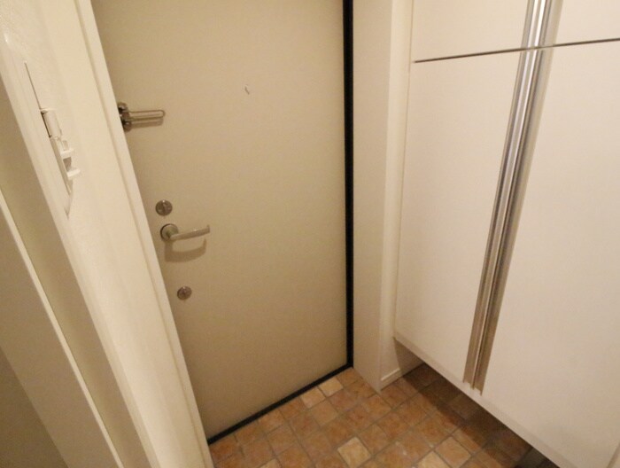 物件内観写真18　(玄関)