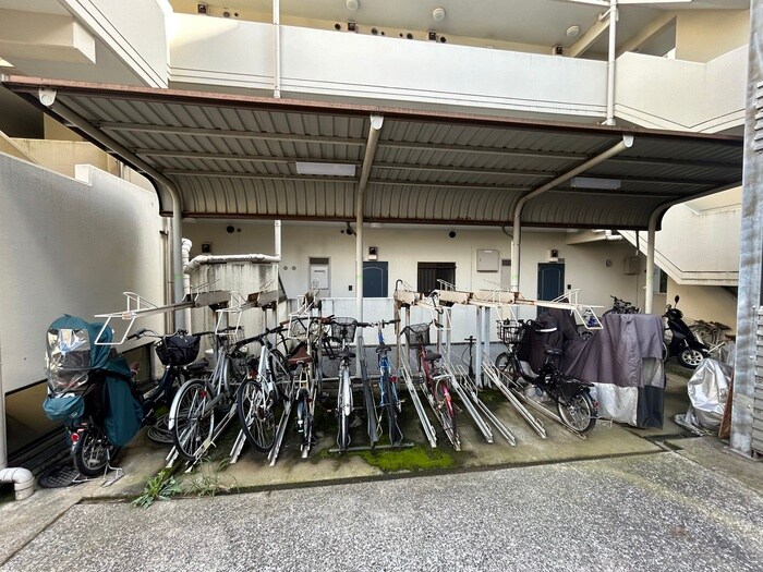 物件外観写真6　(駐輪場)