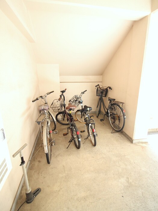 ベルセ別所の駐輪場