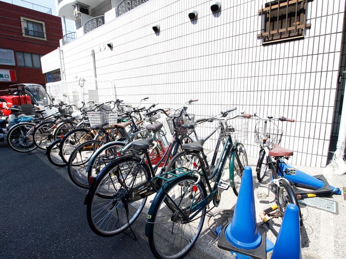 物件外観写真4　(駐輪場)