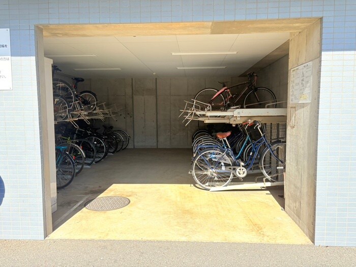 物件外観写真5　(駐輪場)