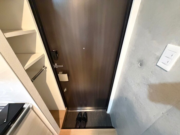 物件内観写真6　(玄関)