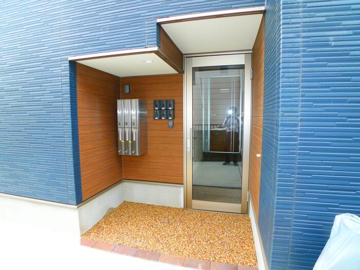 物件外観写真2　(エントランス部分)
