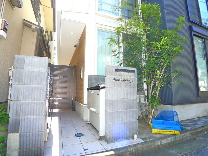 物件外観写真3　(エントランス部分)