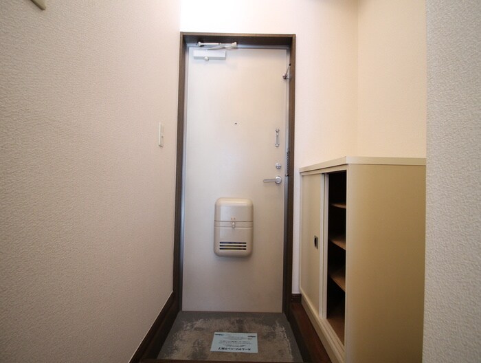 物件内観写真16　(玄関)