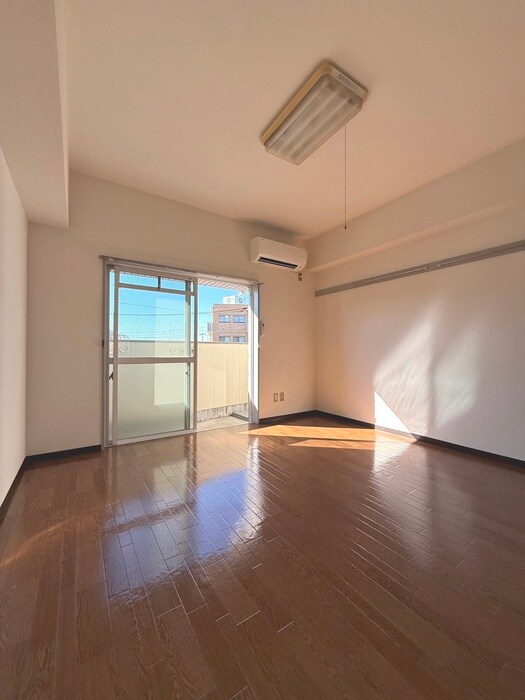 物件内観写真7　(室内からの展望)