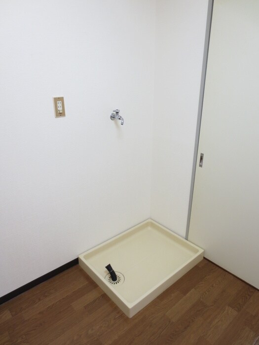 物件内観写真13　(洗濯機置場)