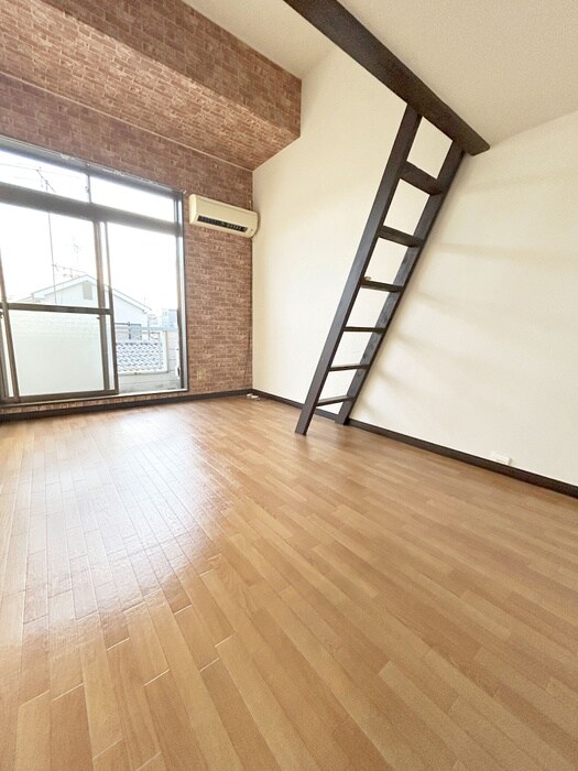 物件内観写真8　(室内からの展望)