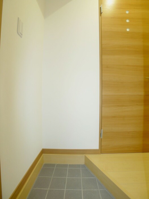 物件内観写真17　(玄関)