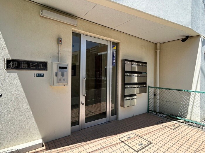 物件外観写真4　(エントランス部分)