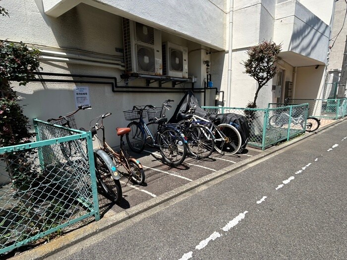 物件外観写真6　(駐車場)