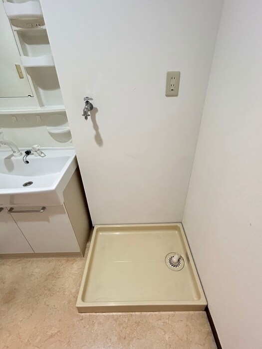 物件内観写真16　(洗濯機置場)