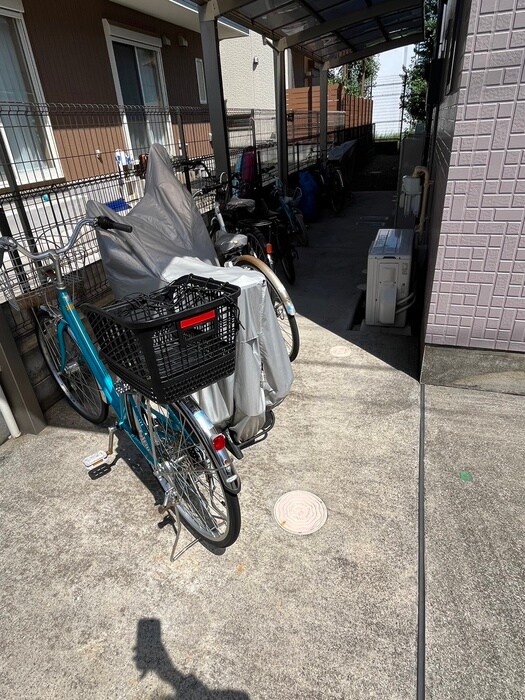 物件外観写真6　(駐輪場)