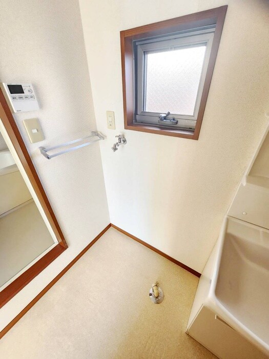 物件内観写真16　(洗濯機置場)