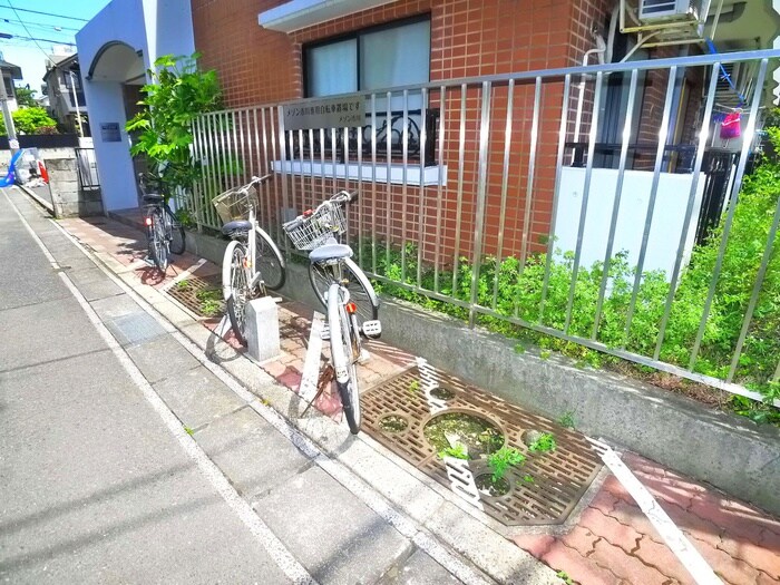 物件外観写真4　(駐輪場)