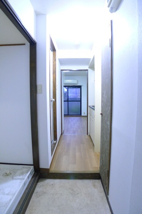 物件内観写真10　(玄関)