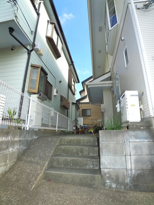 物件外観写真4　(エントランス部分)