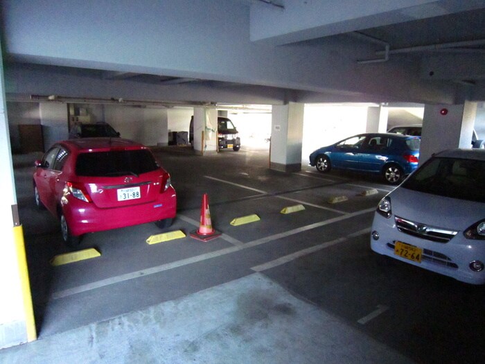 物件外観写真2　(駐車場)