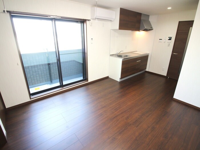 物件内観写真7　(室内からの展望)