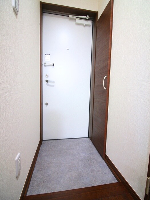 物件内観写真17　(玄関)