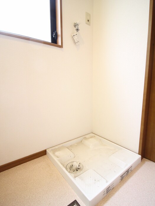 物件内観写真11　(洗濯機置場)