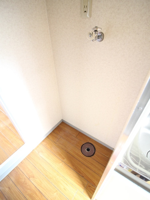 物件内観写真14　(洗濯機置場)