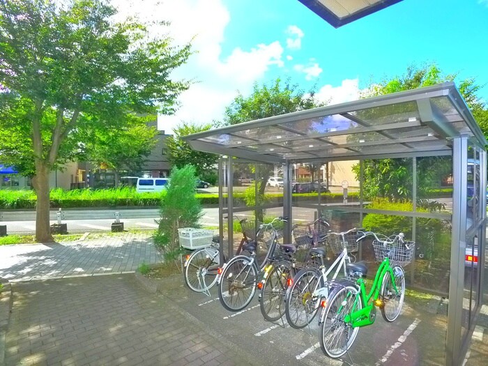 物件外観写真3　(駐輪場)