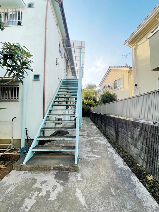 物件外観写真3　(エントランス部分)